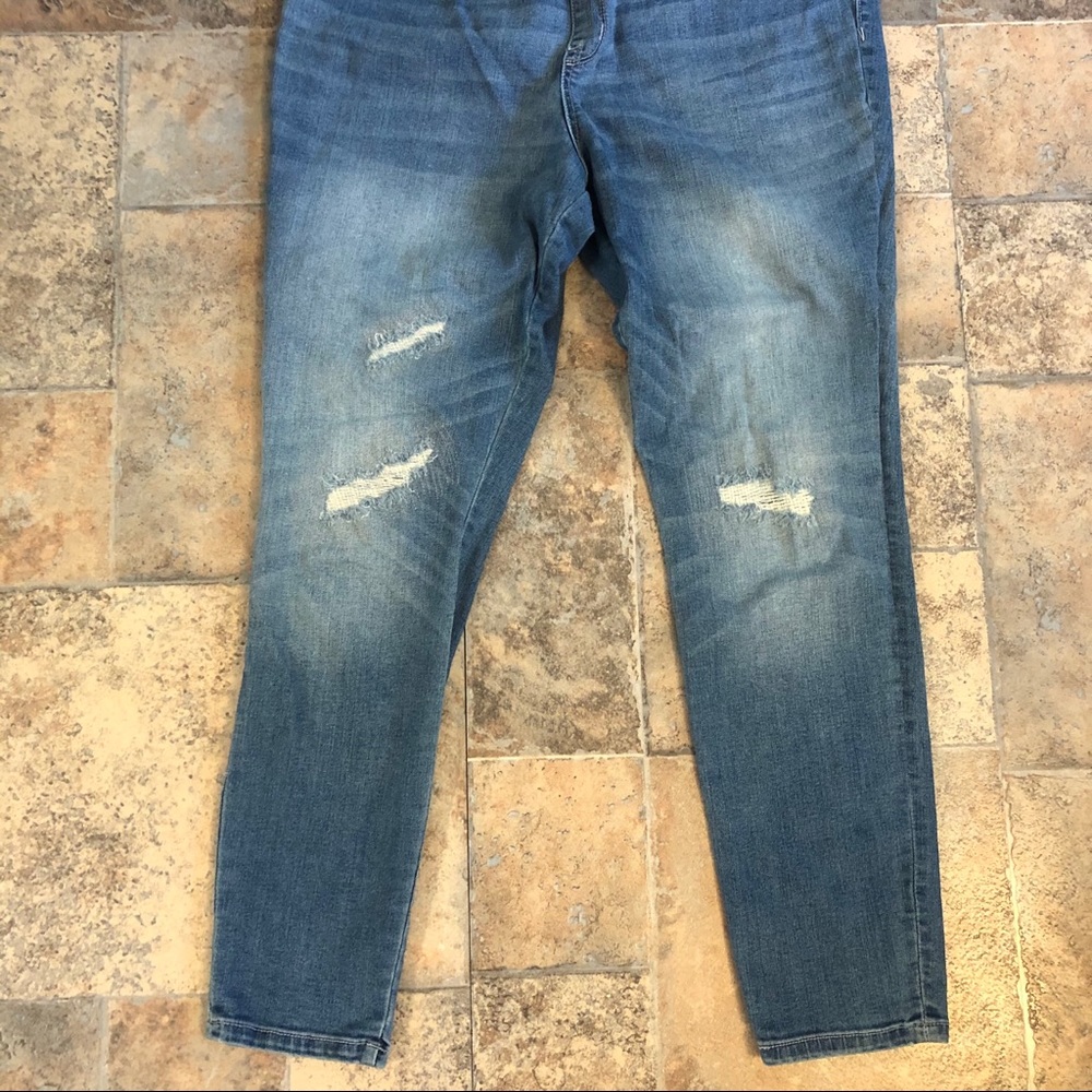 Distressed maternity jeggings - Picture 4 of 7